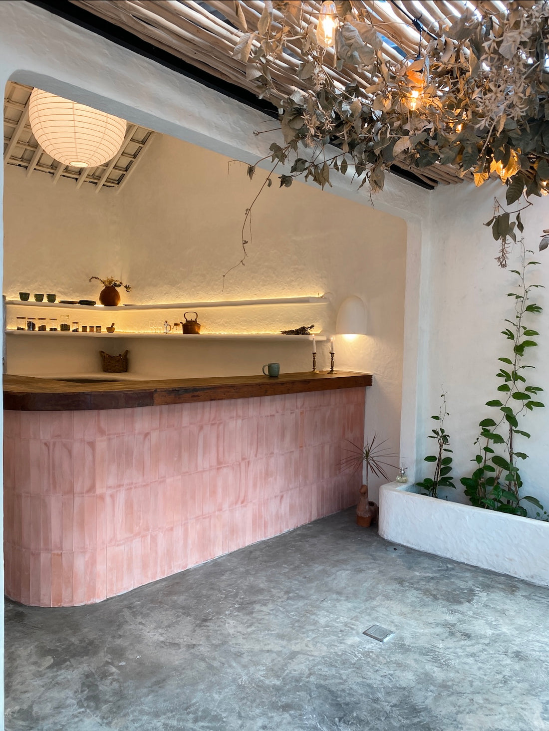 We are happy to announce the opening of our first café / boutique in Bali !