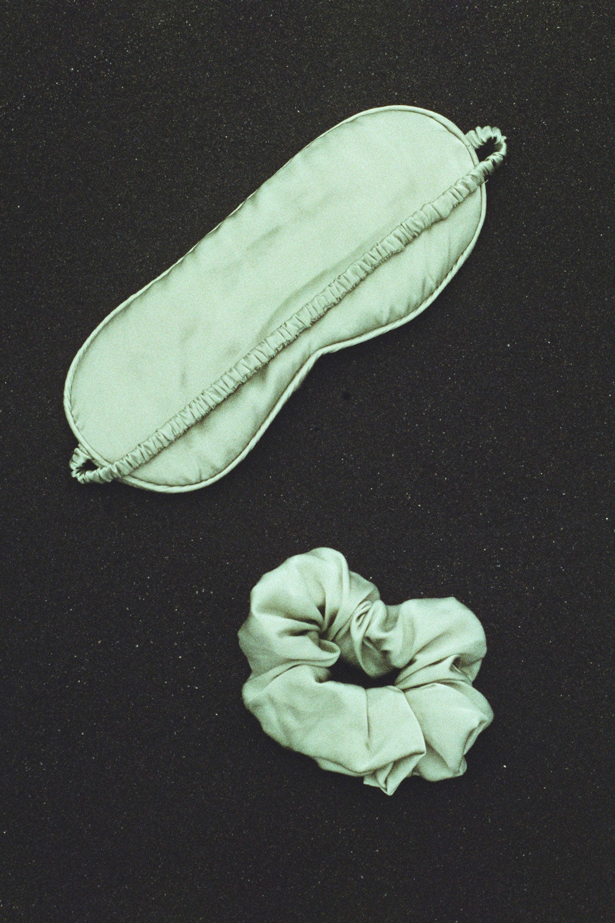 Silk Sleep Mask and Silk Scrunchie Set