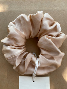 Quartz Rose Scrunchie in Pure Mulberry Silk