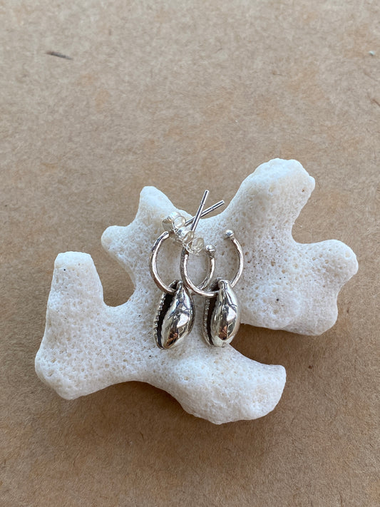 Bali Cori Shell earrings loops in Silver
